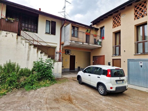 appartamento in vendita a Caronno Varesino