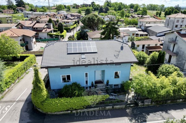 casa indipendente in vendita a Caronno Varesino