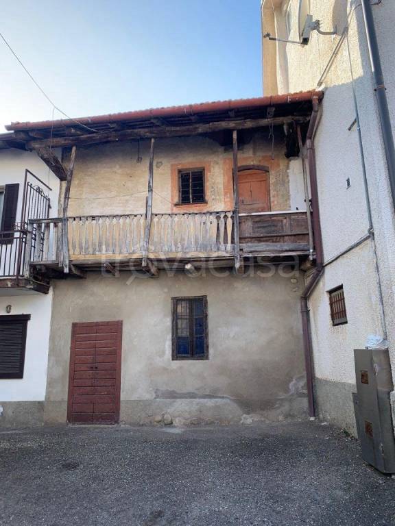 appartamento in vendita a Caronno Varesino