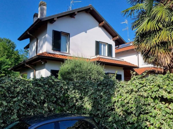 casa indipendente in vendita a Caronno Varesino