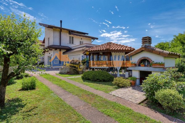 casa indipendente in vendita a Caronno Varesino