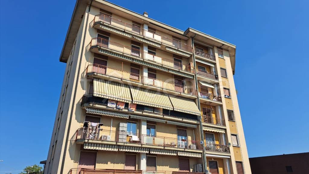 appartamento in vendita a Caronno Varesino