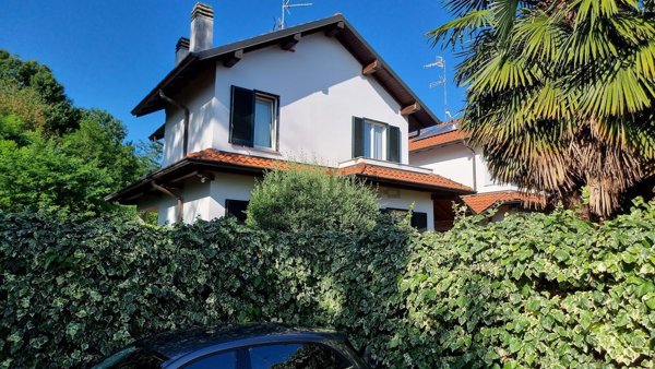 appartamento in vendita a Caronno Varesino