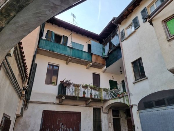 appartamento in vendita a Caronno Varesino