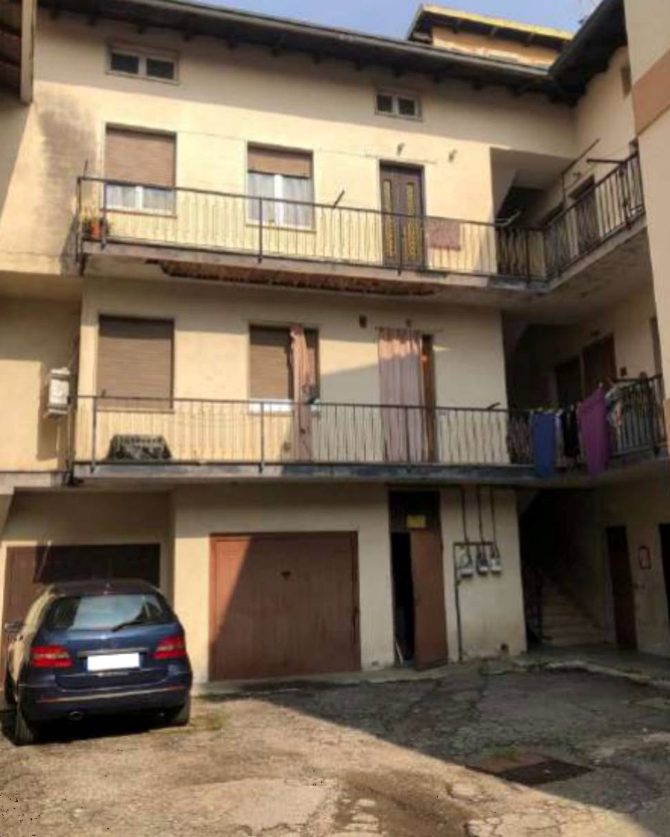 appartamento in vendita a Caronno Varesino