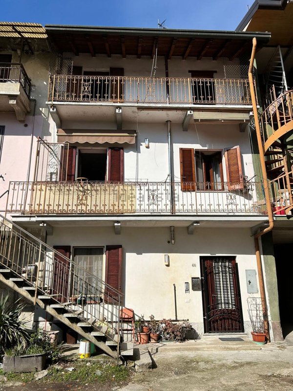 appartamento in vendita a Caronno Varesino