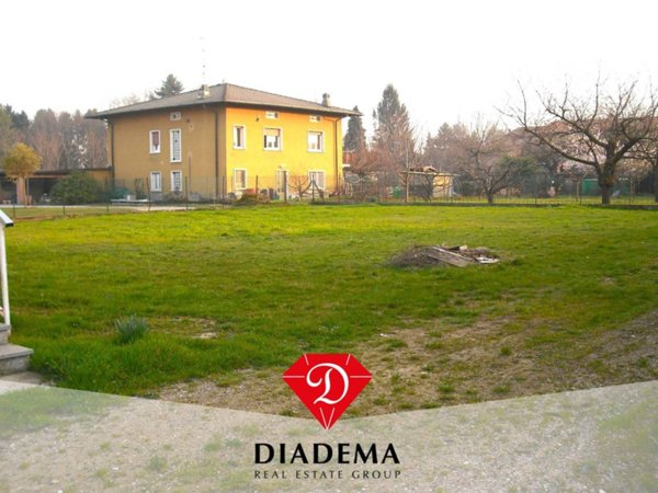 terreno edificabile in vendita a Caronno Varesino