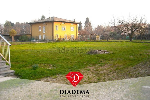 terreno edificabile in vendita a Caronno Varesino