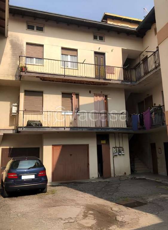 appartamento in vendita a Caronno Varesino