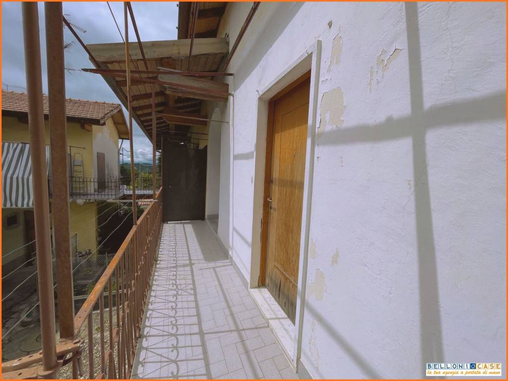 casa indipendente in vendita a Caronno Varesino