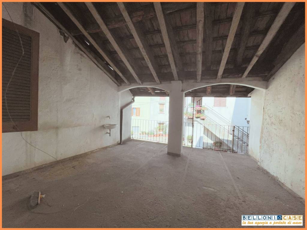 esavano in vendita a Caronno Varesino