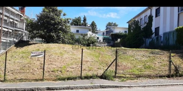 terreno edificabile in vendita a Caronno Varesino