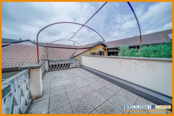 casa indipendente in vendita a Caronno Varesino