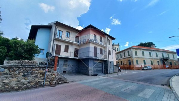 appartamento in vendita a Caronno Varesino in zona Stribiana