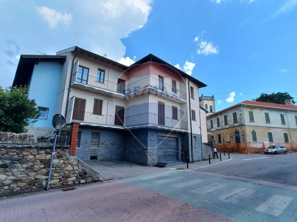 appartamento in vendita a Caronno Varesino in zona Stribiana