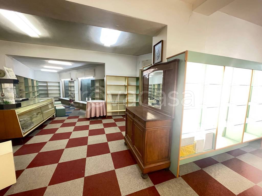 negozio in vendita a Caronno Varesino