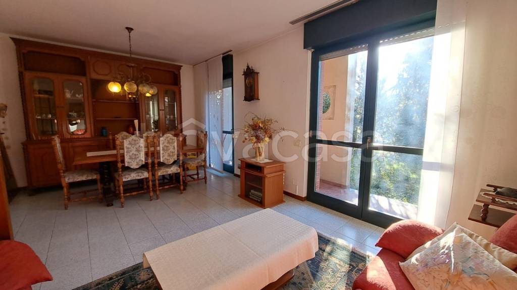 casa indipendente in vendita a Caronno Varesino