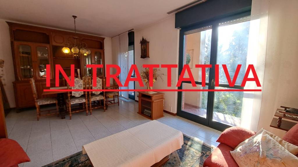 casa indipendente in vendita a Caronno Varesino