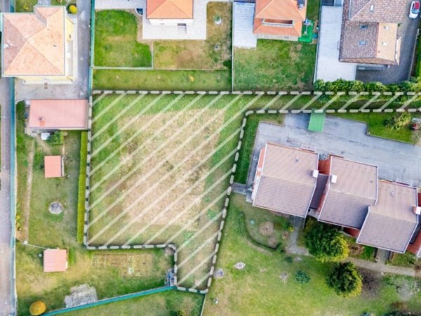terreno edificabile in vendita a Caronno Varesino