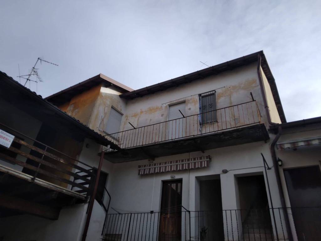 appartamento in vendita a Caronno Varesino