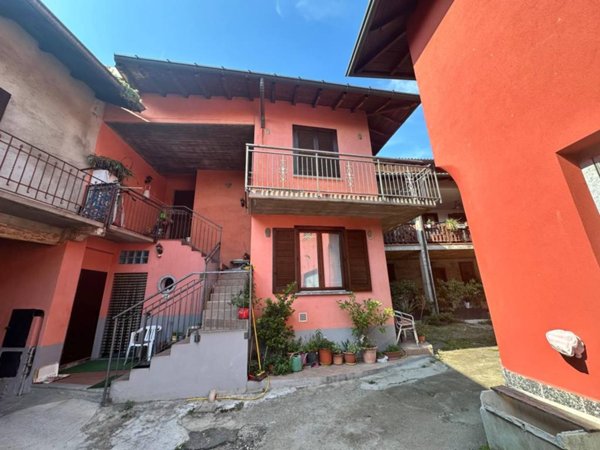 casa indipendente in vendita a Caronno Varesino