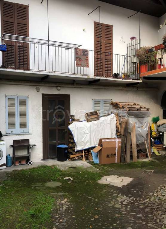 appartamento in vendita a Caronno Varesino