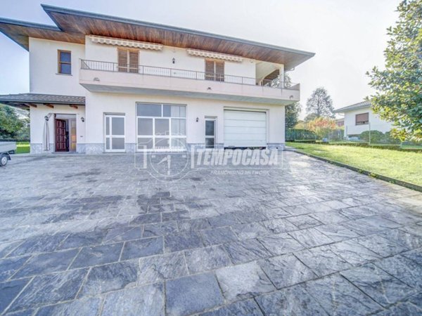 casa indipendente in vendita a Caronno Varesino