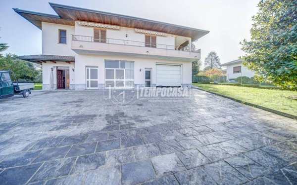 casa indipendente in vendita a Caronno Varesino