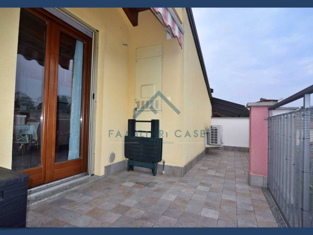 appartamento in vendita a Caronno Varesino