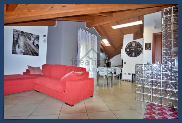 appartamento in vendita a Caronno Varesino