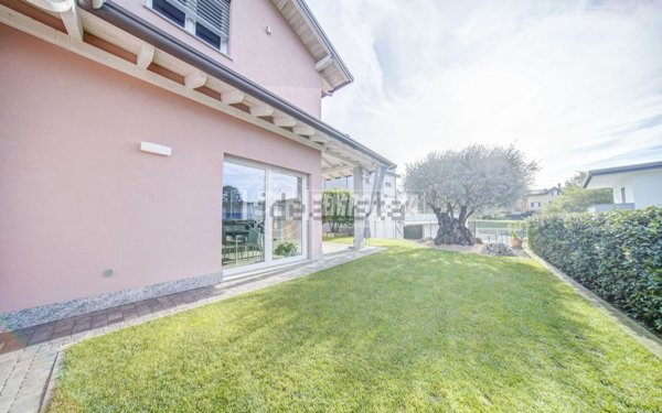 casa indipendente in vendita a Caronno Varesino