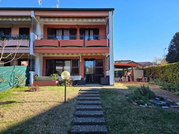 casa indipendente in vendita a Caronno Varesino