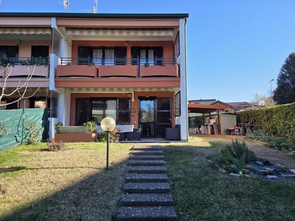 casa indipendente in vendita a Caronno Varesino