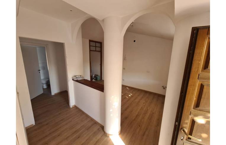 appartamento in vendita a Caronno Varesino