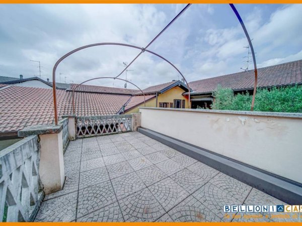 casa indipendente in vendita a Caronno Varesino