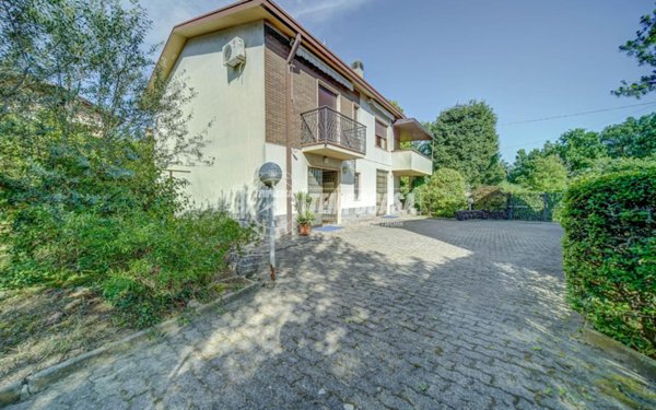 casa indipendente in vendita a Caronno Varesino