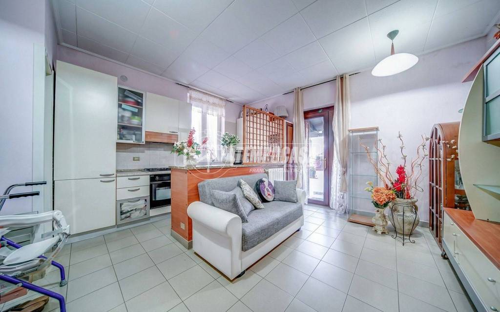 appartamento in vendita a Caronno Varesino