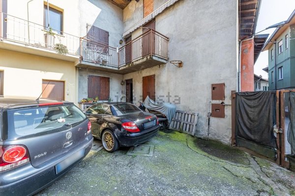 appartamento in vendita a Caronno Varesino