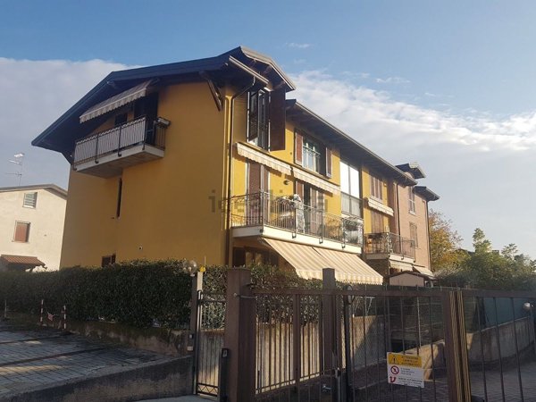 appartamento in vendita a Caronno Varesino