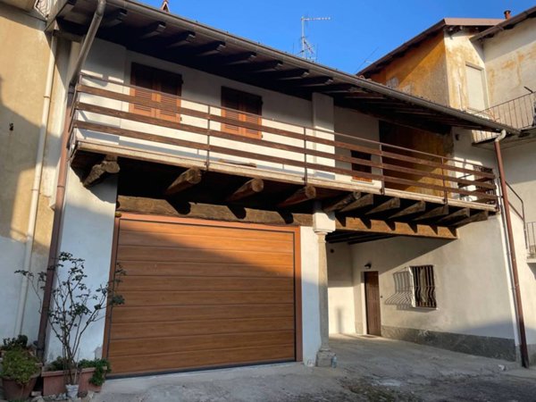 appartamento in vendita a Caronno Varesino