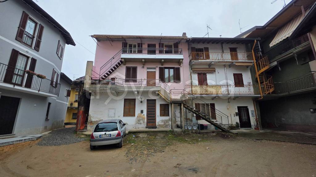 appartamento in vendita a Caronno Varesino