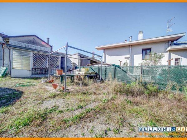 appartamento in vendita a Caronno Varesino