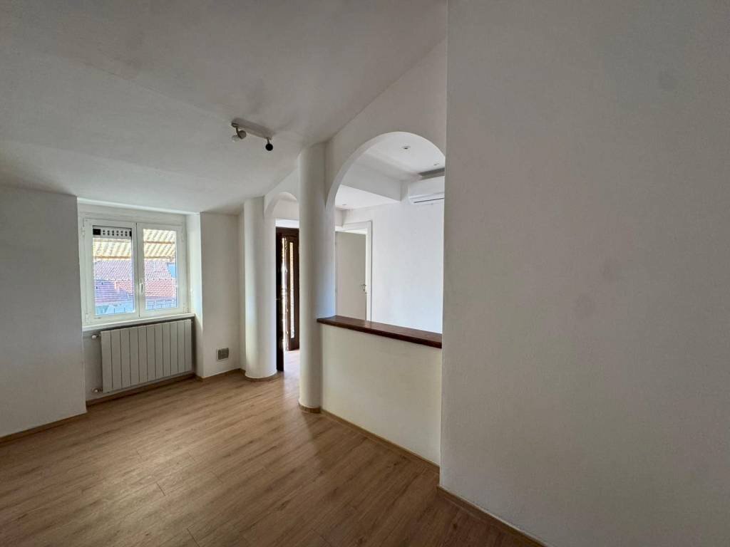 appartamento in vendita a Caronno Varesino