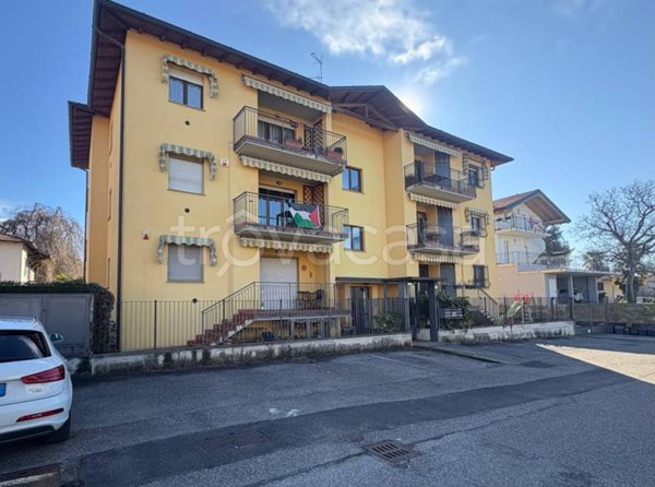 appartamento in vendita a Caronno Varesino