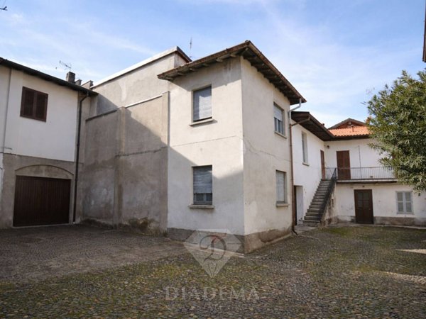 appartamento in vendita a Caronno Varesino