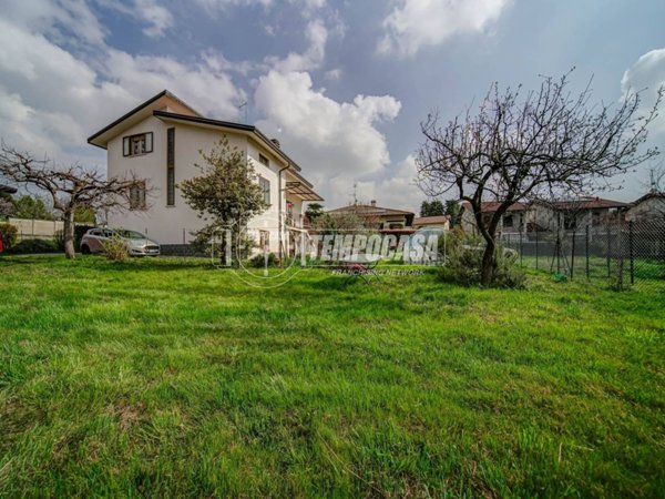 casa indipendente in vendita a Caronno Varesino