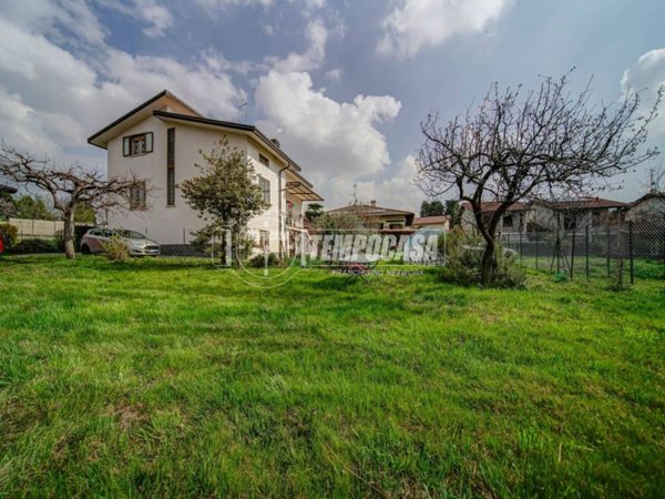 casa indipendente in vendita a Caronno Varesino