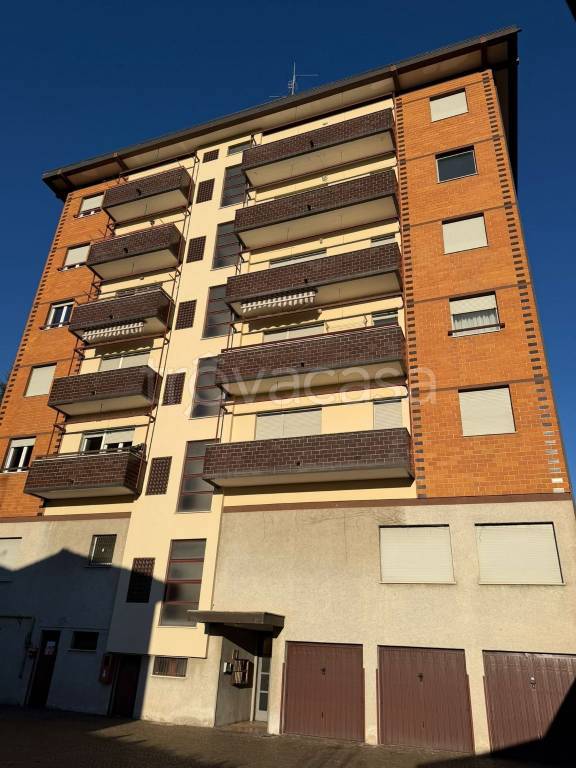 appartamento in vendita a Caronno Varesino