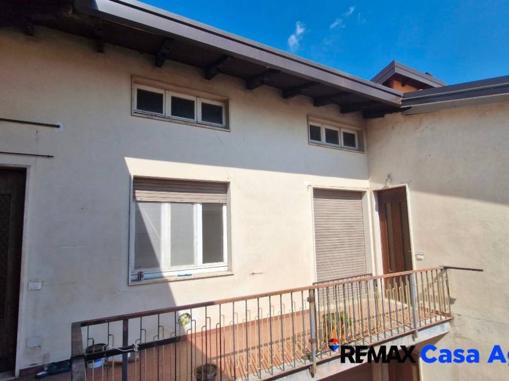 appartamento in vendita a Caronno Varesino