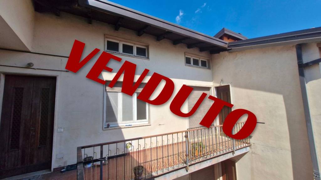 appartamento in vendita a Caronno Varesino